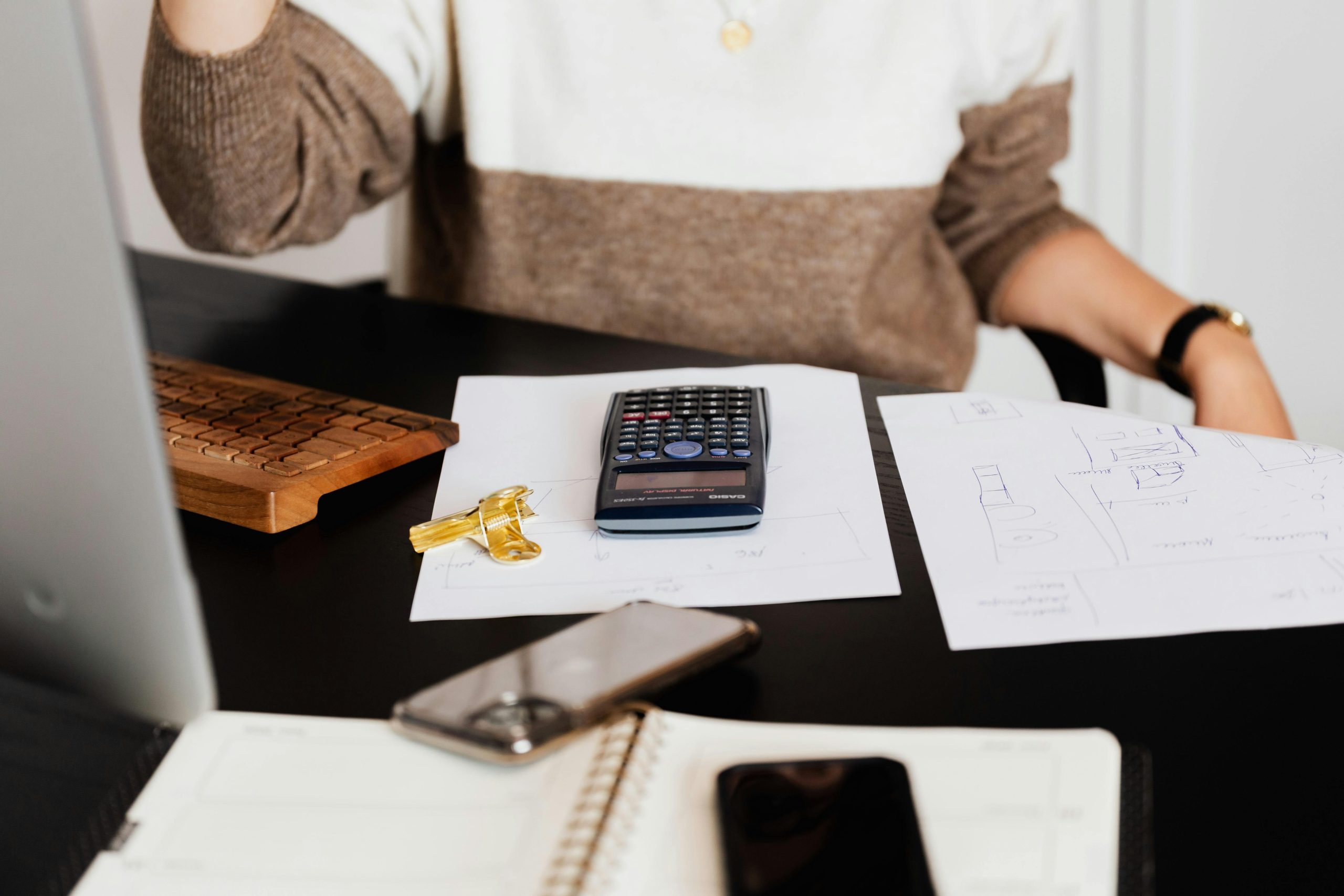 Comparison table showing budgets, tools, and prices of popular budgeting courses
