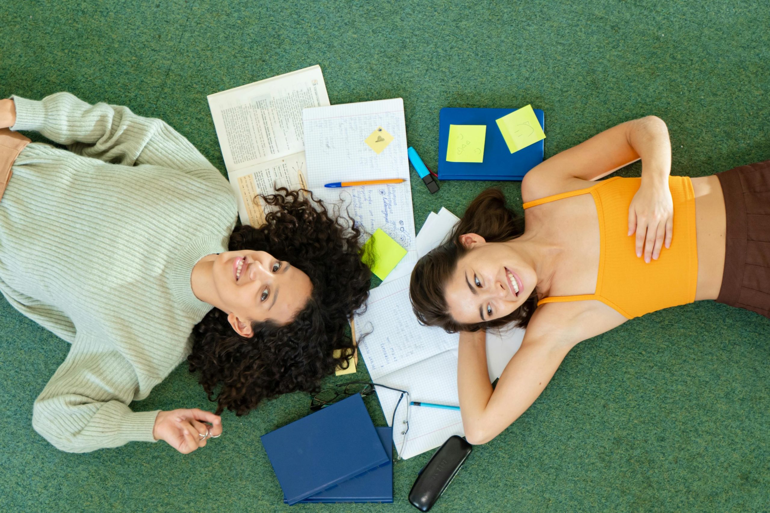 Tips for effective learning highlighted in sticky notes