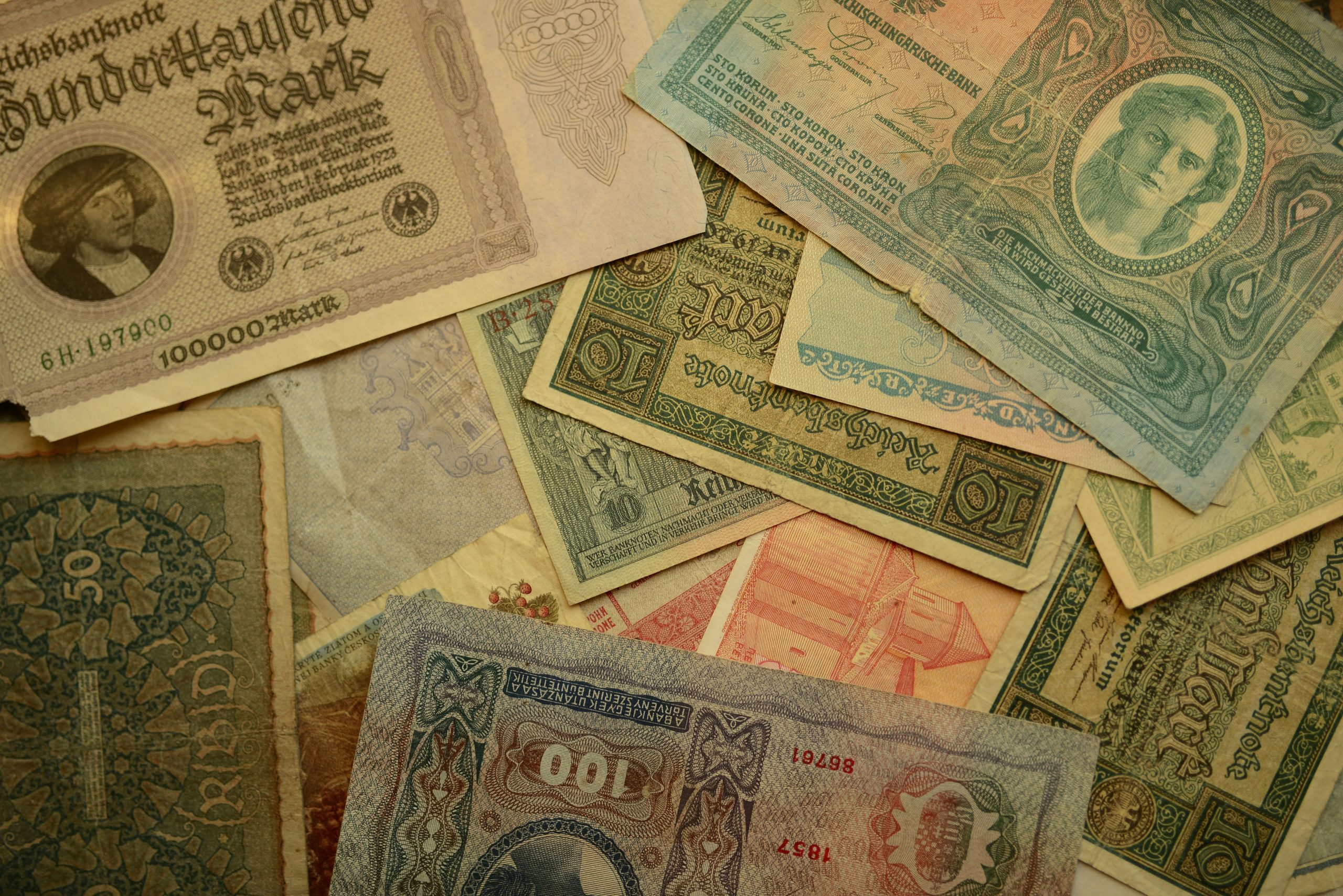 Illustration showing scattered bills and receipts representing financial disorganization