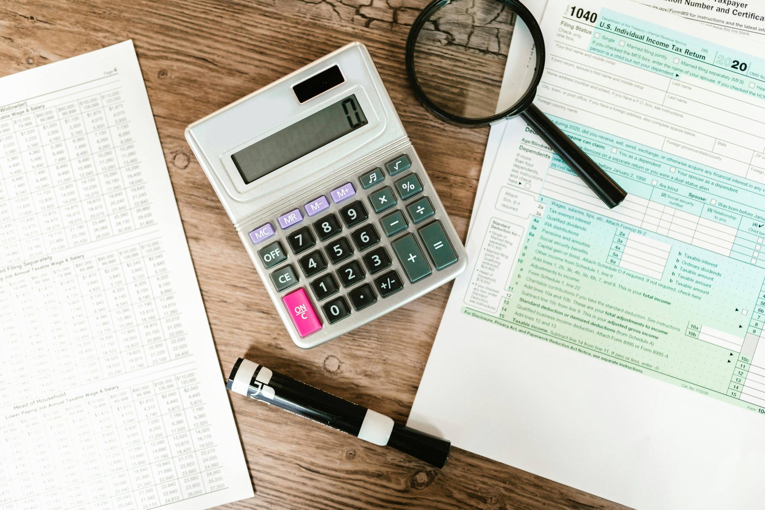 Infographic showing average credit card debt statistics