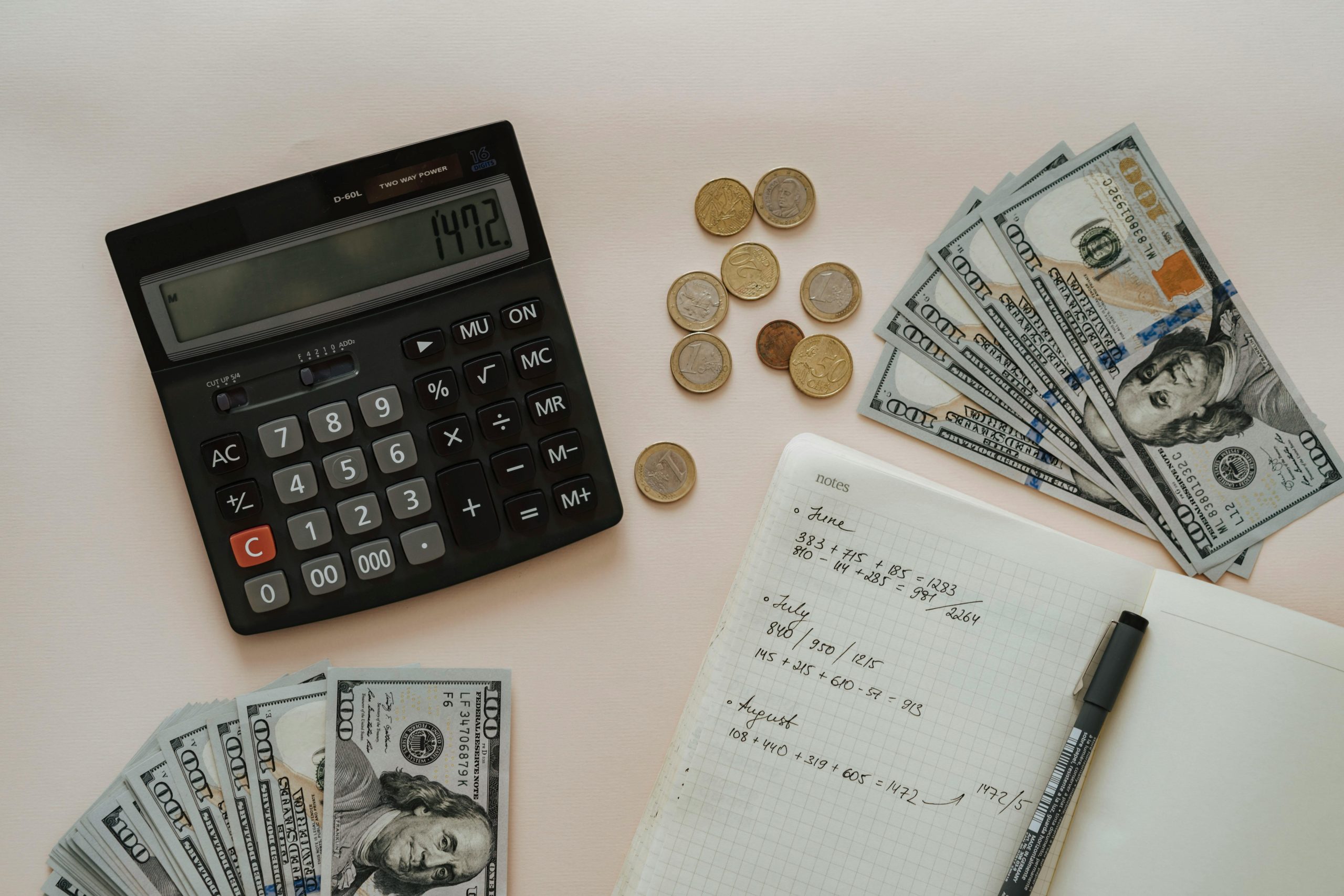Side-by-side comparison table of popular expense tracking apps and software features