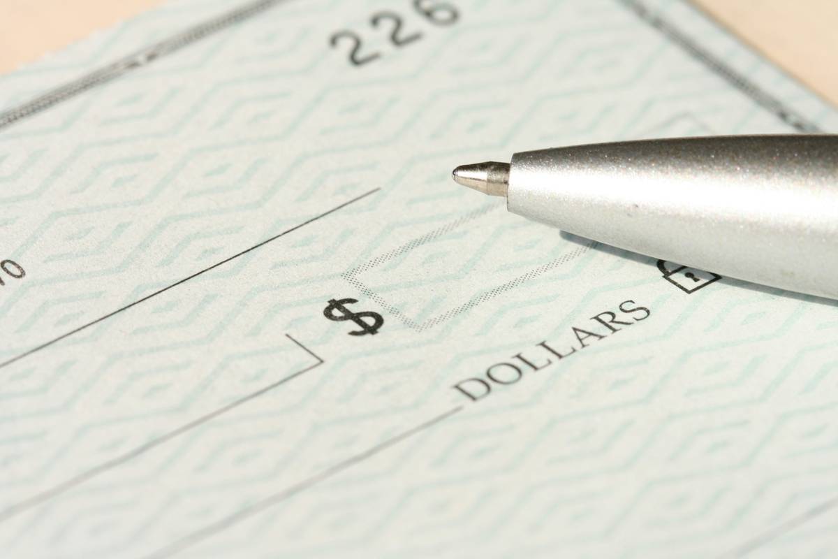 A graph comparing income vs expenses before and after implementing an expense tracking system