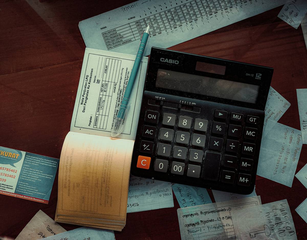 A side-by-side comparison image of digital apps versus traditional notebooks for expense tracking