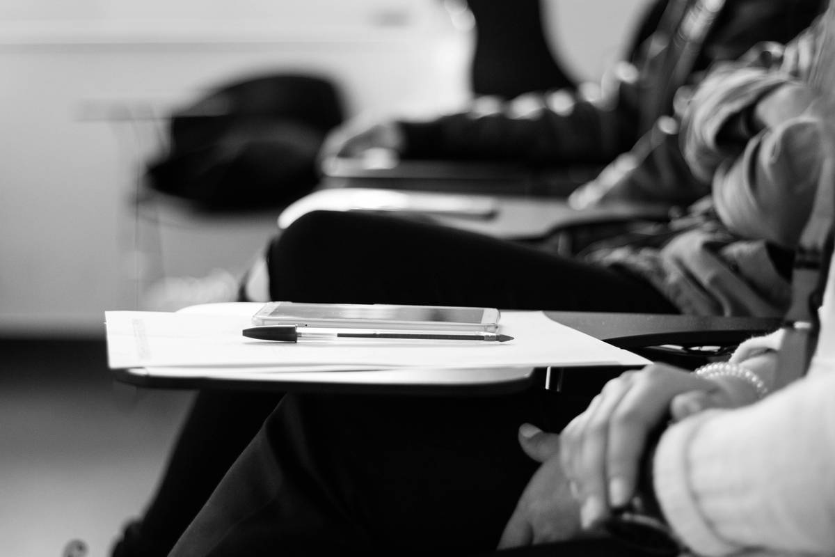 Comparison table showing features, pricing, and user ratings of top budgeting courses