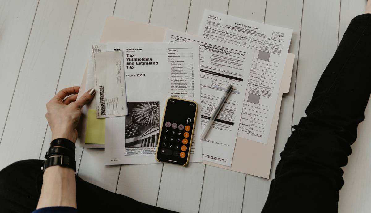 Flowchart showing step-by-step process of creating a zero-based budget